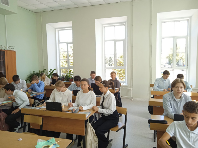 В 8 а, б, м классах прошли практические работы "Знакомство с лабораторным оборудованием..